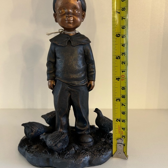 New - Park Hill Collection “Boy with Chickens” Bronze Figurine - Picture 6 of 6